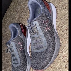 Brand new pair of under armor tennis shoes. Worn once.